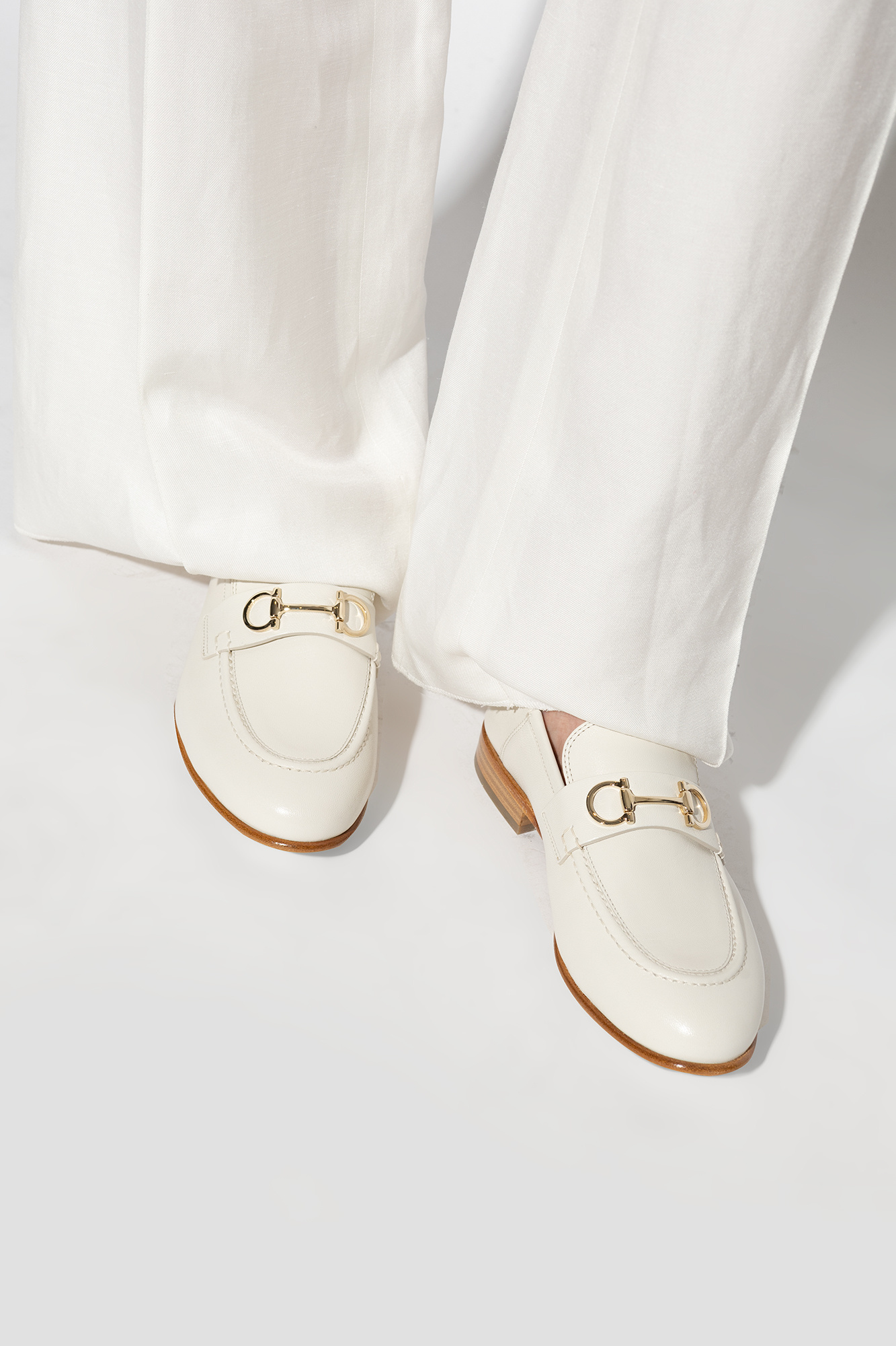 セール!Ferragamo ホワイトモップゴールド/ホワイトロスゴールド Low-top sneaker with logo - Women | Ferragamo